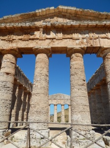 Segesta temple facade